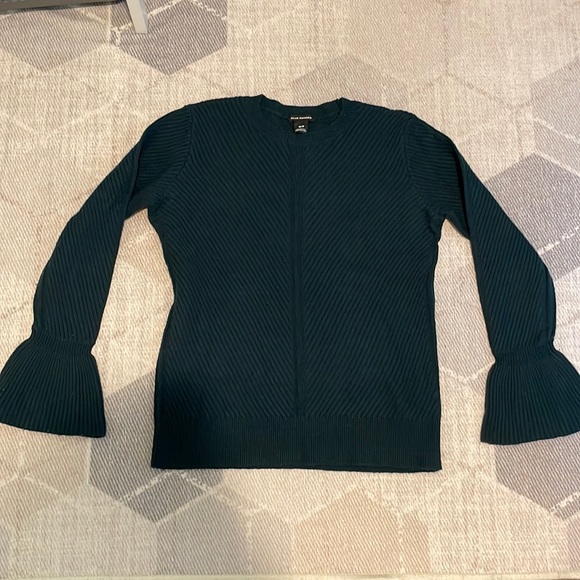 CLUB MONACO | Forest Green Bell Sleeve Wool Sweater - Picture 1 of 3